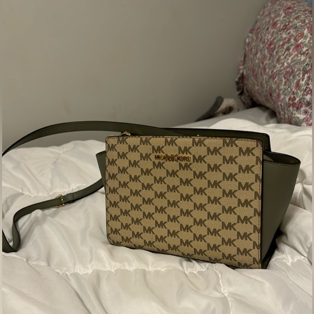 Michael Kors purse